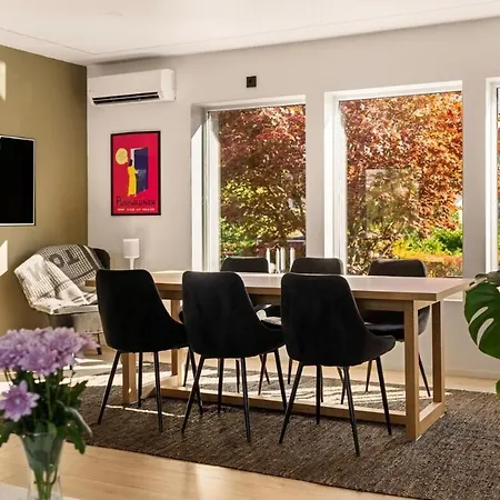 Lille Luxury Moderne Med Stor Uteplass, Utekjokken Og Pergola ברגן