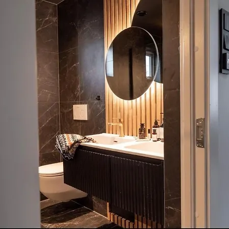 Lille Luxury Moderne Med Stor Uteplass, Utekjokken Og Pergola * ברגן