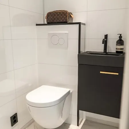 Lille Luxury Moderne Med Stor Uteplass, Utekjokken Og Pergola בית נופש ברגן
