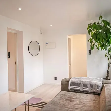 Hébergement de vacances Lille Luxury Moderne Med Stor Uteplass, Utekjokken Og Pergola Bergen