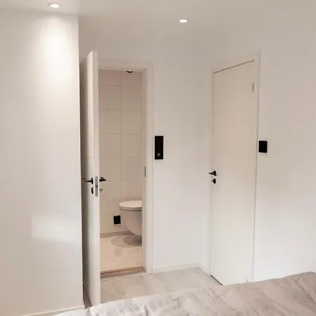 Lille Luxury Moderne Med Stor Uteplass, Utekjokken Og Pergola Hébergement de vacances *