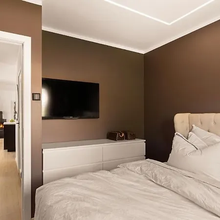 別荘 Lille Luxury Moderne Med Stor Uteplass, Utekjokken Og Pergola