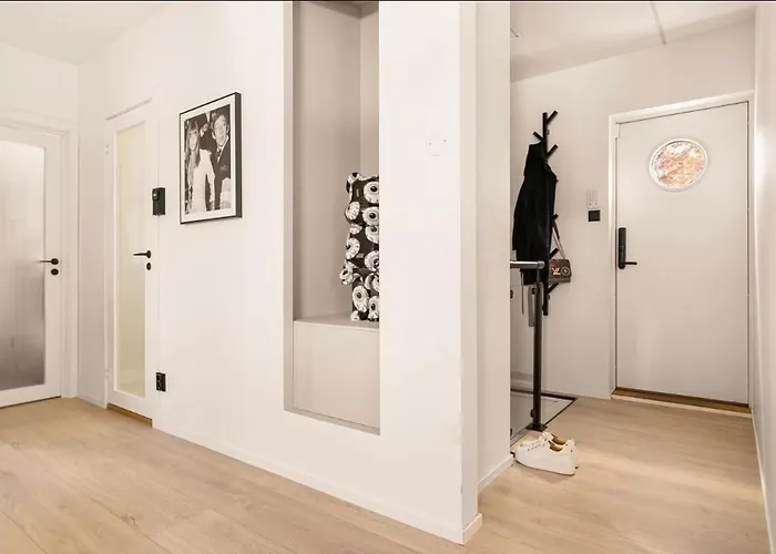 度假居 Lille Luxury Moderne Med Stor Uteplass, Utekjokken Og Pergola *