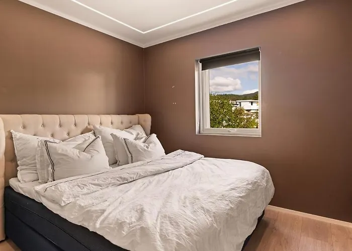 Lille Luxury Moderne Med Stor Uteplass, Utekjokken Og Pergola 度假居 卑爾根