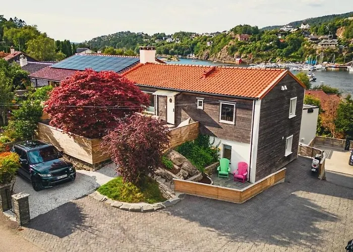 Lille Luxury Moderne Med Stor Uteplass, Utekjokken Og Pergola